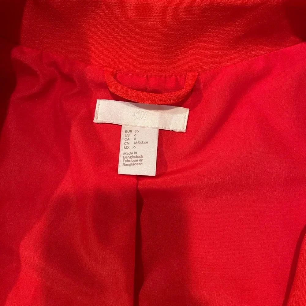 H&M‎ Short zip up coat size 6
